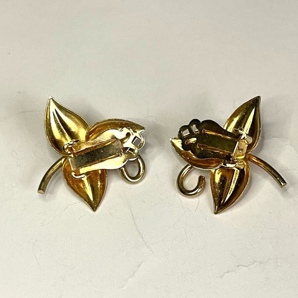 Vtg Cultured Oyster Pearls and Gold Tone Flora Clip Earrings NOS New Old Stock - Picture 8 of 10